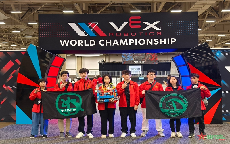 Học sinh Hà Nội đạt vị trí top 10 tại Giải vô địch thế giới VEX Robotics World Championship 2024