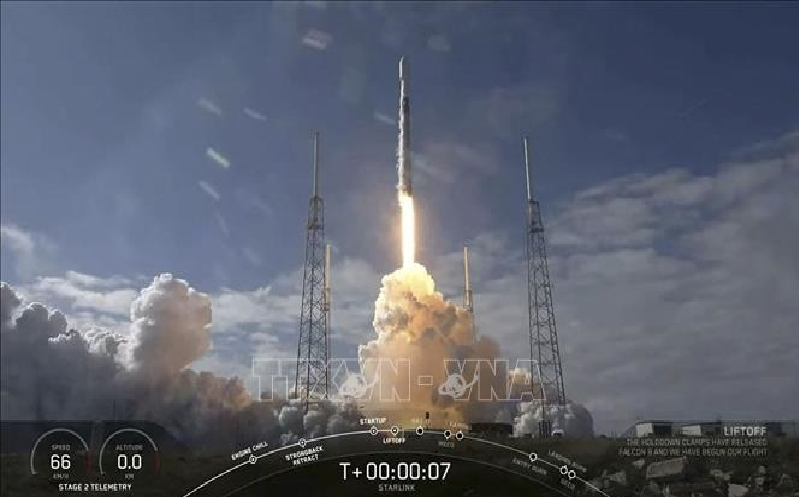 SpaceX phóng thêm 20 vệ tinh Starlink lên vũ trụ