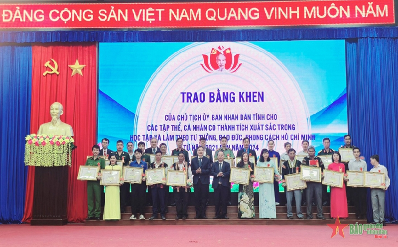 Tỉnh ủy Gia Lai: Gặp mặt, biểu dương các tập thể, cá nhân điển hình trong học tập và làm theo tư tưởng, đạo đức, phong cách Hồ Chí Minh