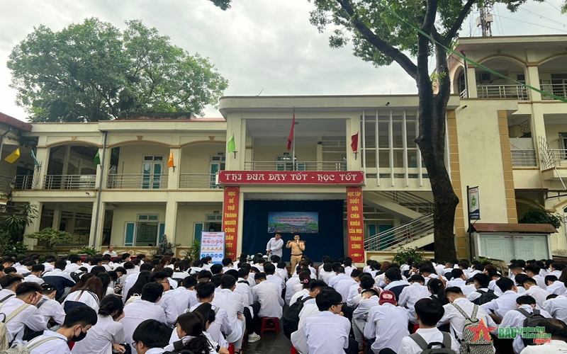 Tăng cường tuyên truyền an toàn giao thông cho học sinh