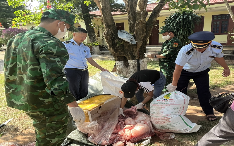 Ngăn chặn kịp thời 300kg nội tạng động vật không rõ nguồn gốc đang vận chuyển đi tiêu thụ