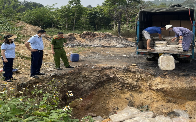 Lào Cai: Xử lý 51 vụ và buộc tiêu huỷ nhiều hàng hóa vi phạm trong “Tháng hành động vì an toàn thực phẩm” năm 2024