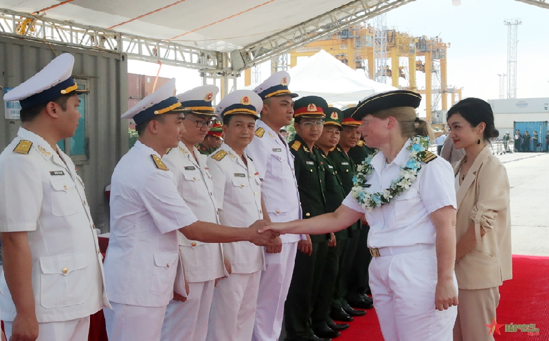 Tàu hộ tống HNLMS TROMP Hải quân Hoàng gia Hà Lan thăm Việt Nam