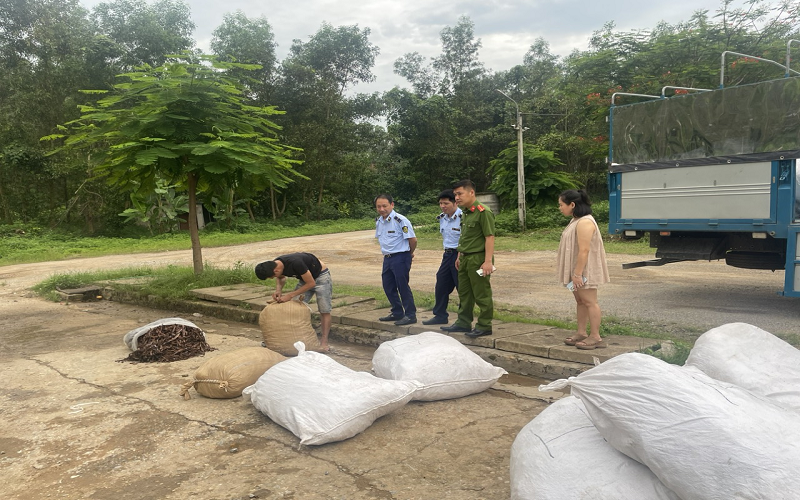 Lạng Sơn: Giám sát tiêu hủy 1.380 kg măng không rõ nguồn gốc, xuất xứ