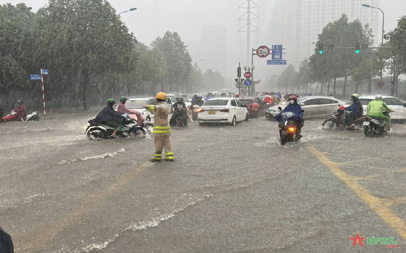 Hà Nội mưa lớn, cảnh báo nhiều khu vực có nguy cơ ngập sâu