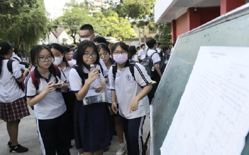 Sáng nay (6-6), hơn 98.600 học sinh TP Hồ Chí Minh thi vào lớp 10