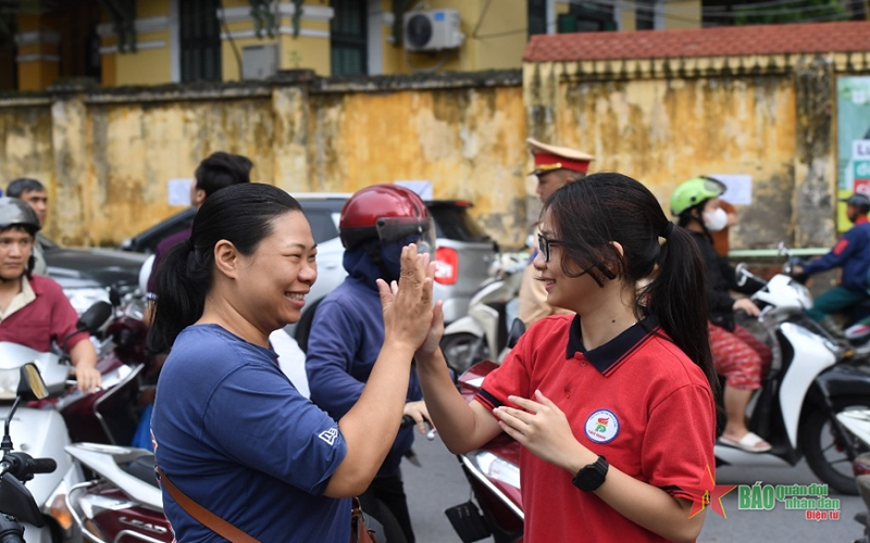 Hơn 100.000 thí sinh Hà Nội bước vào kỳ thi lớp 10