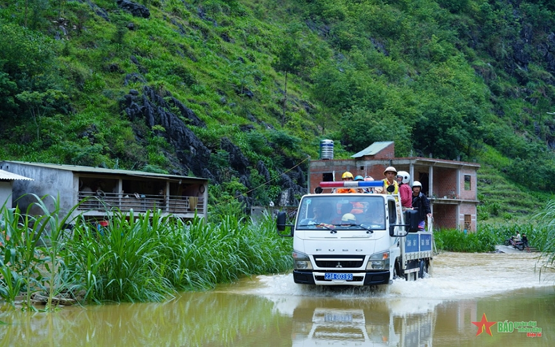 Hà Giang: Tập trung hỗ trợ du khách và người dân mắc kẹt do mưa lớn