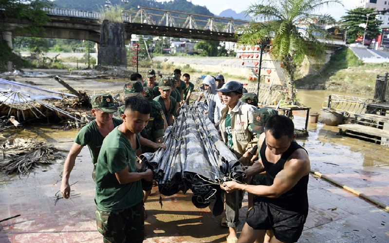 Thắm tình quân dân ở tâm lũ Hà Giang