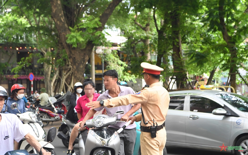 Hà Nội: Tổ công tác đặc biệt tăng cường xử lý các trường hợp vi phạm trật tự an toàn giao thông