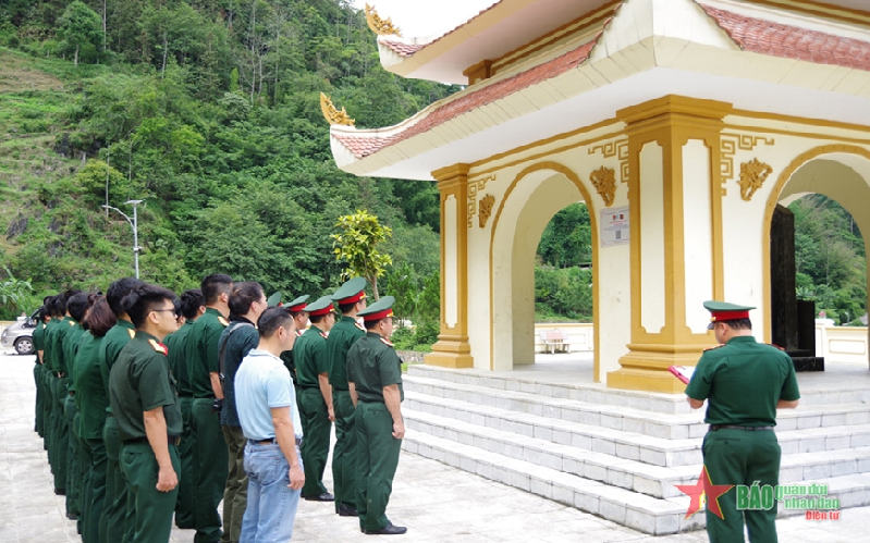 Viện Vật lý kỹ thuật tổ chức hoạt động “Tiếp bước đến trường” tại Lào Cai