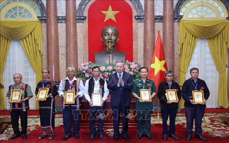 Chủ tịch nước Tô Lâm gặp mặt người có uy tín tiêu biểu trong đồng bào dân tộc