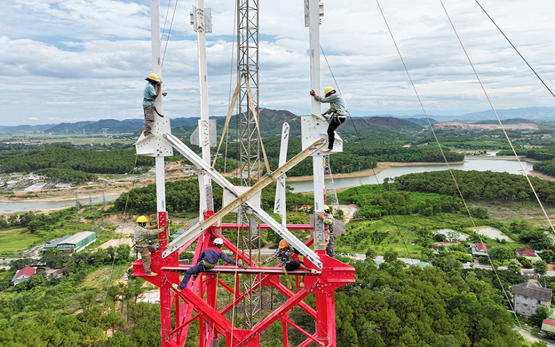 Dồn lực đưa Dự án đường dây 500kV mạch 3 Quảng Trạch-Phố Nối về đích - Bài 3: Tiến độ song hành cùng chất lượng