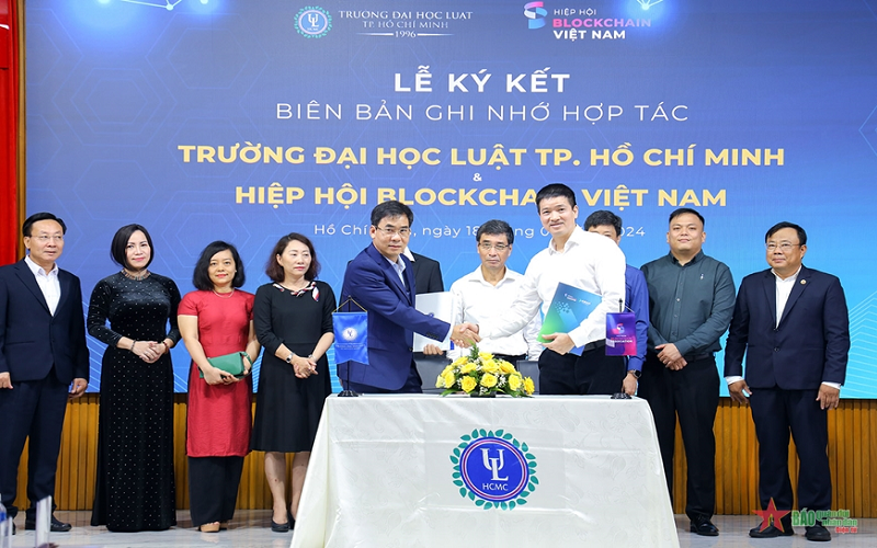 Tăng cường ứng dụng trí tuệ nhân tạo và blockchain trong ngành luật