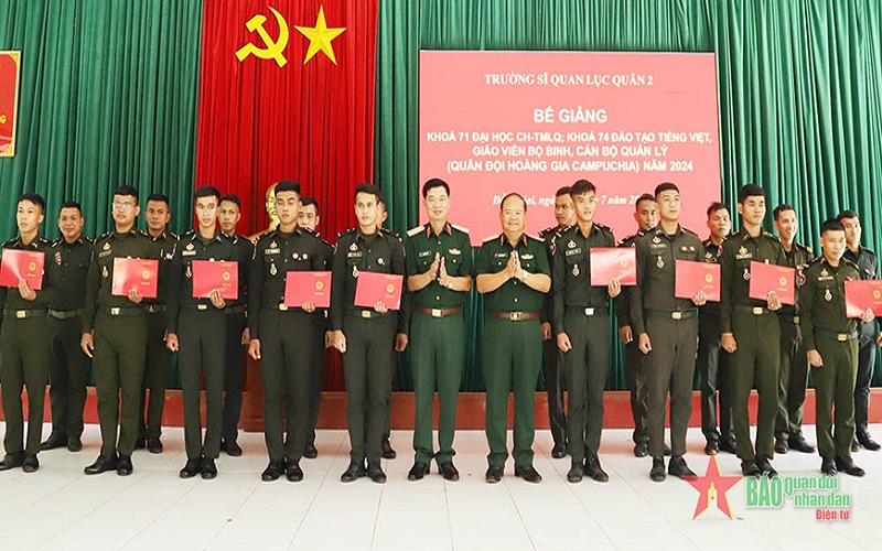 Trường Sĩ quan Lục quân 2 bế giảng các khóa đào tạo học viên Campuchia