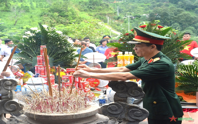 Trung tướng Nguyễn Trọng Bình dự lễ truy điệu và an táng hài cốt liệt sĩ tại Hà Giang