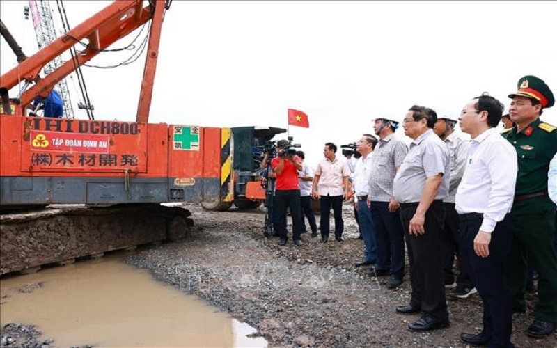 Thủ tướng Chính phủ Phạm Minh Chính kiểm tra Dự án cao tốc Châu Đốc - Cần Thơ - Sóc Trăng