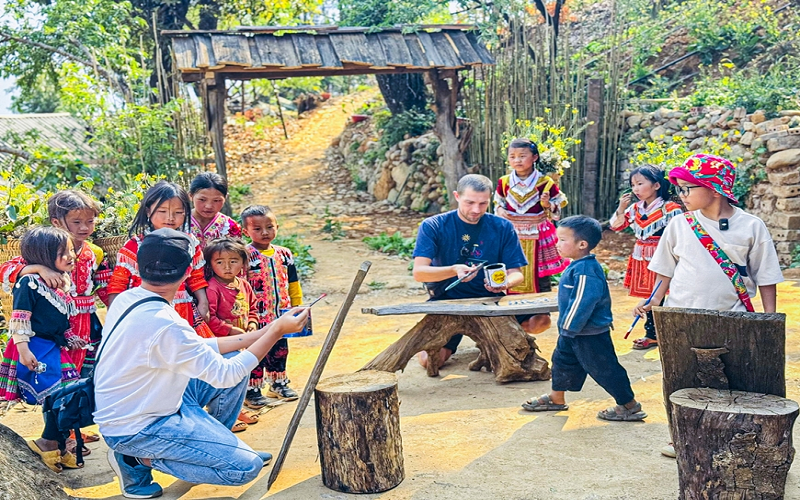 “Cha con vạn dặm” - Tôn vinh giá trị cốt lõi gia đình