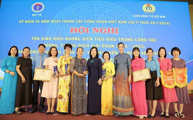 Hội nghị tôn vinh điều dưỡng viên tiêu biểu trong công tác phòng, chống dịch giai đoạn 2020-2023