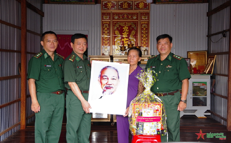 Bộ đội Biên phòng tỉnh An Giang: Bàn giao nhà Đại đoàn kết tặng gia đình chính sách