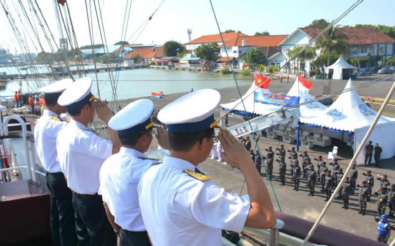 Tàu buồm 286 - Lê Quý Đôn rời Indonesia, lên đường đi thăm, giao lưu với Hải quân Brunei