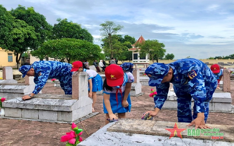 Đoàn cơ sở Hải đội 102, Bộ tư lệnh Vùng Cảnh sát biển 1 tổ chức nhiều hoạt động tri ân thiết thực