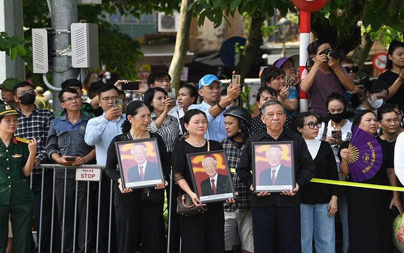 Tiễn biệt nhà lãnh đạo đáng kính