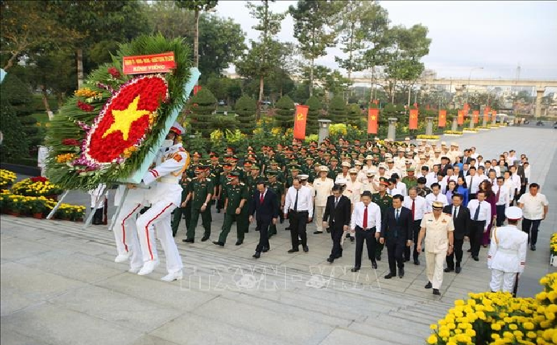 Ngày Thương binh - Liệt sĩ: Các địa phương dâng hương, hoa tưởng niệm, tri ân