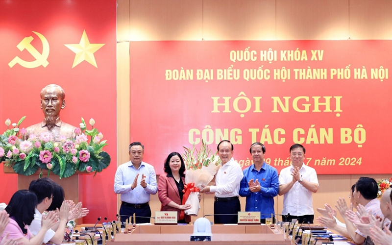 Đồng chí Bùi Thị Minh Hoài được bầu làm Trưởng đoàn đại biểu Quốc hội thành phố Hà Nội