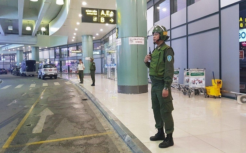 Cấm bay hành khách tung tin có lựu đạn trong hành lý