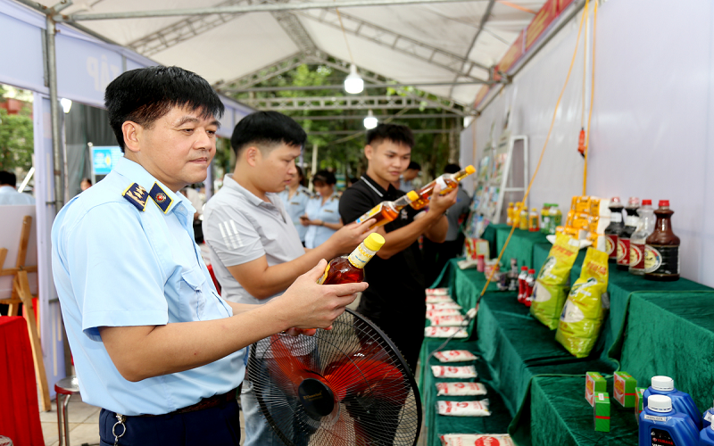 Cục QLTT tỉnh Hà Giang khai trương gian hàng trưng bày nhận diện hàng thật - hàng giả