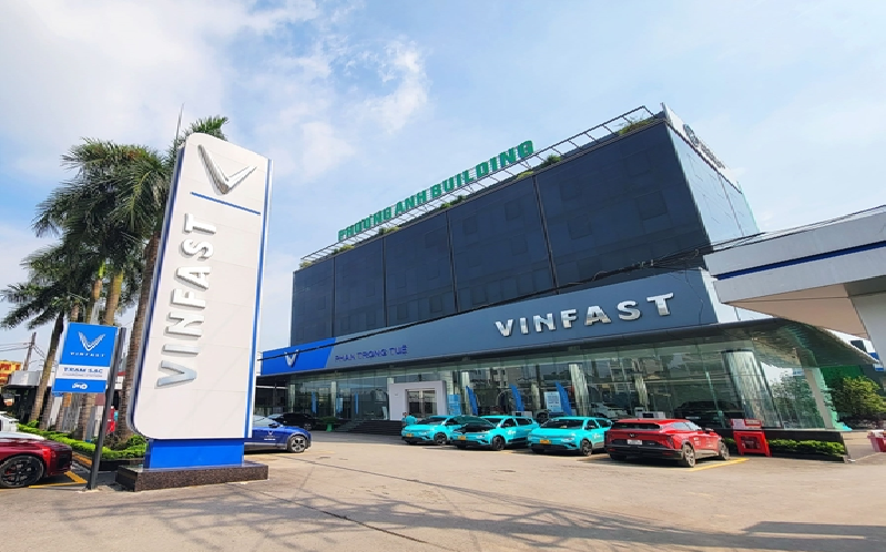 Cận cảnh showroom 8.000m2 lớn nhất Việt Nam của VinFast