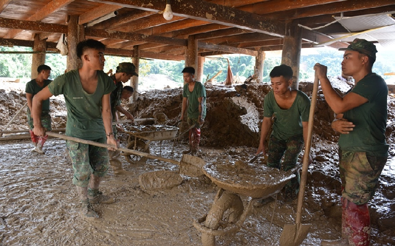 Sát cánh cùng nhân dân vùng lũ Mường Pồn