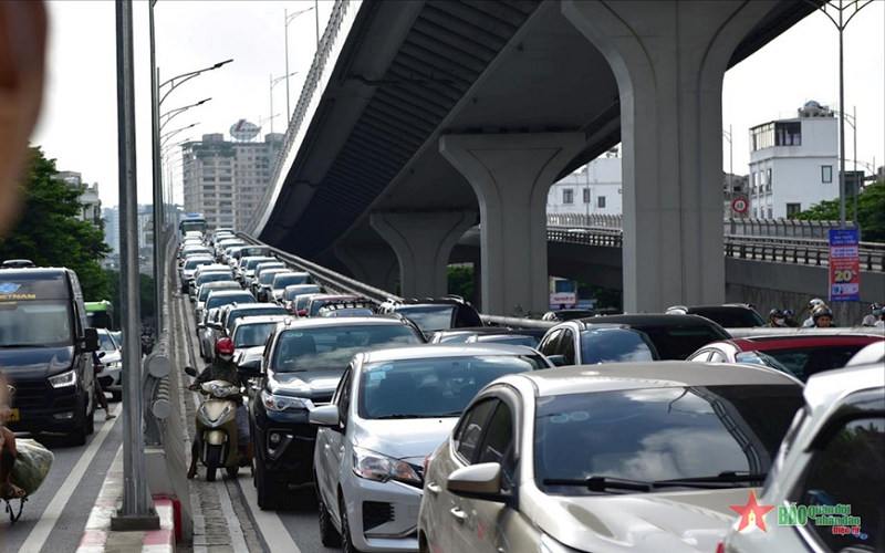 Hà Nội: Xử lý xe máy đi trên đường Vành đai 2 trên cao