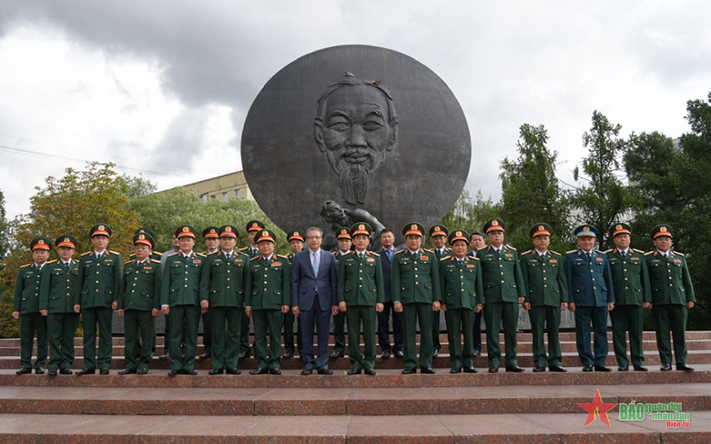 Đại tướng Phan Văn Giang dâng hoa tại Tượng đài Chủ tịch Hồ Chí Minh, thăm Đại sứ quán Việt Nam tại Liên bang Nga