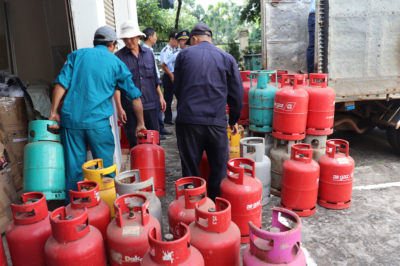 Đắk Lắk: Tiêu hủy hàng nghìn sản phẩm hàng hóa là tang vật vi phạm hành chính bị tịch thu