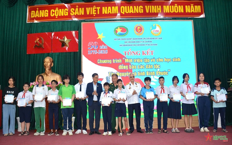 Tổng kết Chương trình “Một triệu tập vở cho học sinh đồng bào các dân tộc Tây Nguyên và tỉnh Bình Phước”