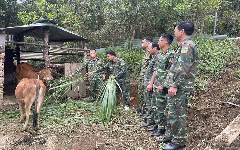 Cán bộ trẻ được dân bản tin yêu