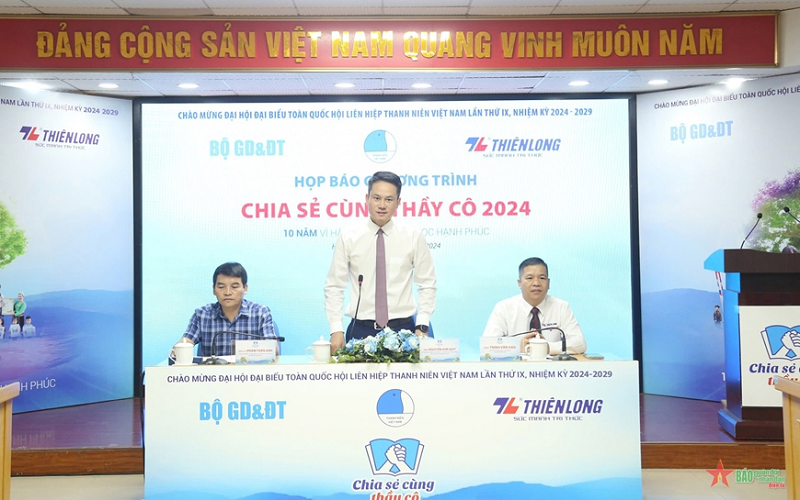 Khởi động Chương trình “Chia sẻ cùng thầy cô” năm 2024