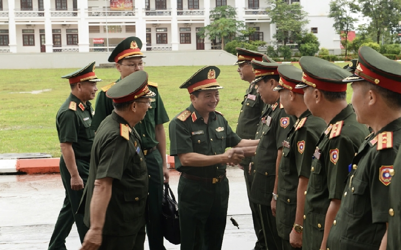 Thượng tướng Trịnh Văn Quyết thăm Trường Lý luận Chính trị Quân đội nhân dân Lào