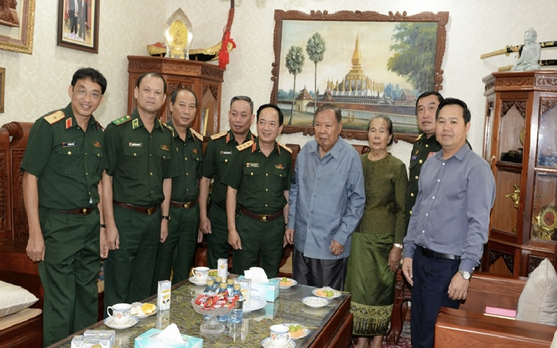 Thượng tướng Trịnh Văn Quyết thăm nguyên Tổng Bí thư, Chủ tịch nước Lào Bounnhang Vorachith