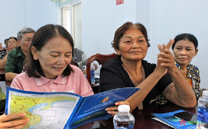 Lữ đoàn 171 thực hiện tốt chương trình “Hải quân Việt Nam làm điểm tựa cho ngư dân vươn khơi bám biển”