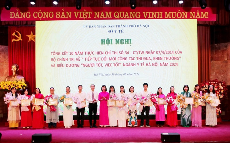 112 cá nhân được trao tặng danh hiệu “Người tốt, việc tốt” ngành Y tế Hà Nội năm 2024