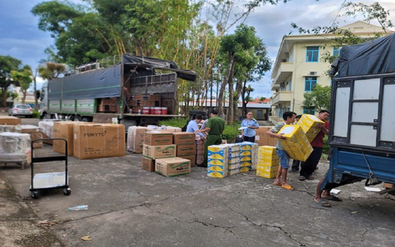 Kon Tum: Phát hiện phương tiện vận chuyển lượng lớn hàng hóa do nước ngoài sản xuất không có hóa đơn chứng từ hợp pháp