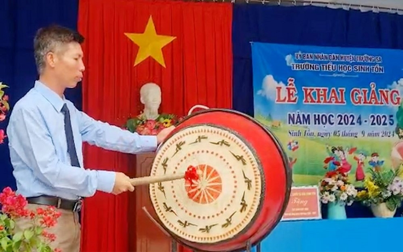 Trường Sa tưng bừng khai giảng năm học mới