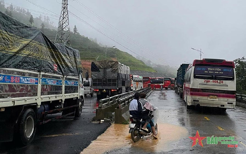 Mưa lớn khiến nhiều tuyến Quốc lộ tại Điện Biên và Lai Châu bị sạt lở hàng loạt