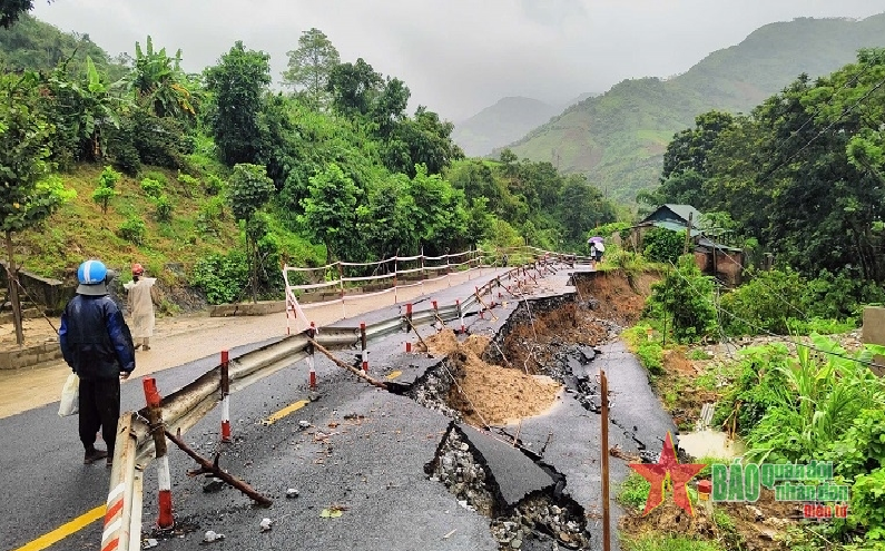 CẬP NHẬT THIÊN TAI TẠI MIỀN BẮC: Nước sông Hồng đang lên nhanh