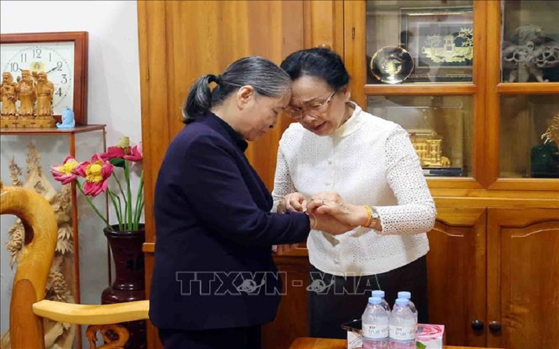 Phu nhân Tổng Bí thư, Chủ tịch nước Lào thăm Phu nhân Tổng Bí thư Nguyễn Phú Trọng