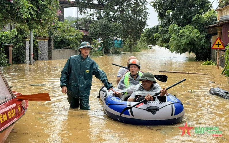 Bộ đội Cụ Hồ nỗ lực giúp dân