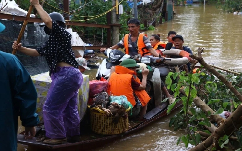 Thực hiện các biện pháp đảm bảo an toàn cho người dân sống ngoài đê sông Hồng tại quận Hoàn Kiếm (Hà Nội)